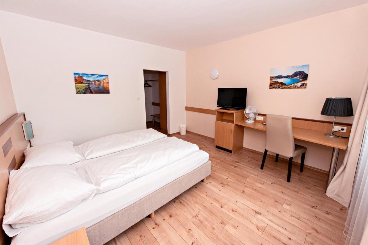 Hotel Wiental Pressbaum Exterior photo